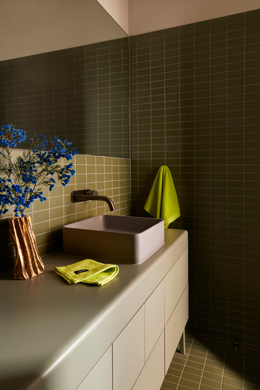 CHARTREUSE HAND TOWEL
